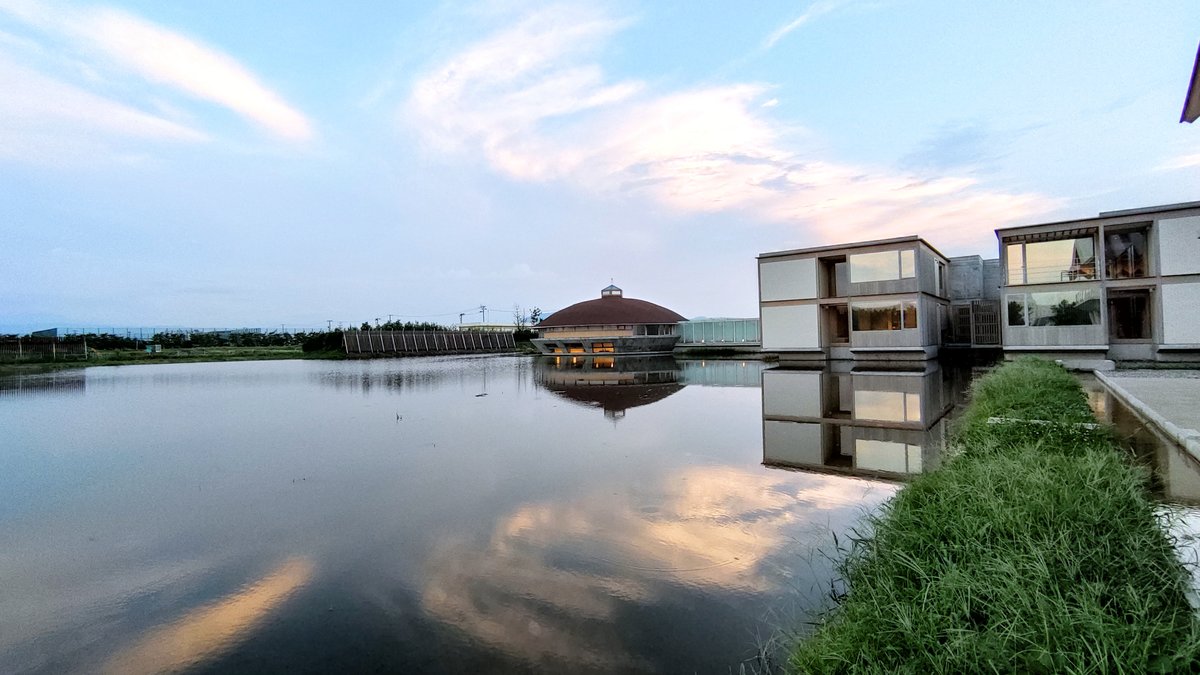 田んぼの水面に映るスイデンテラス